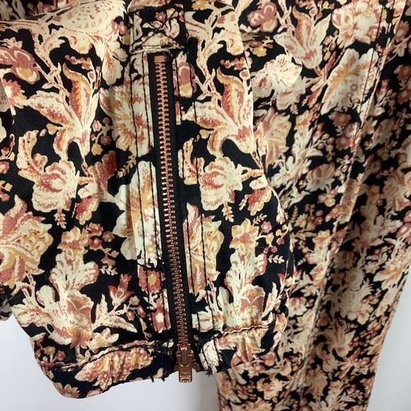 Anthropologie Diandra Floral Pleated Joggers - Picture 8 of 8